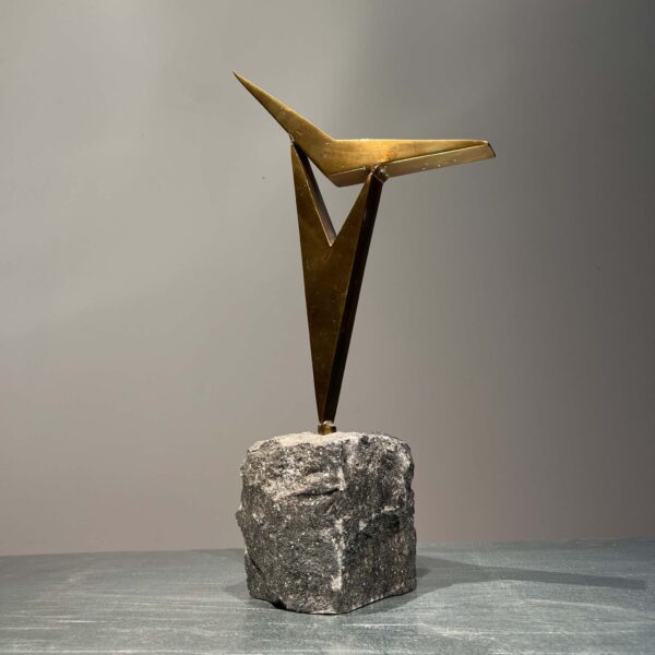 Mart de Houwer _ triangle bronze sculpture _ The Millen House _ APC_0483